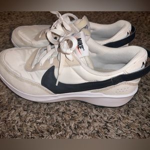 Nike Waffle Debut Sneakers Women’s 8.5👟